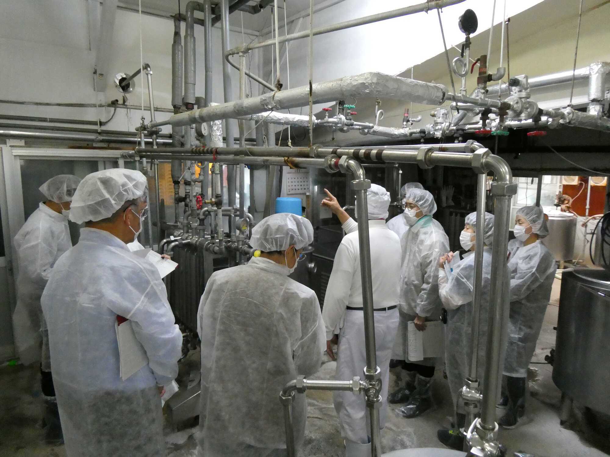 学校給食用牛乳供給工場の調査に参加しました。